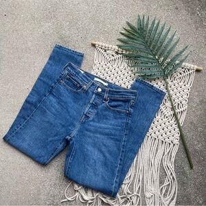 Levi’s Premium High Rise Jeans Size 25 - Wedgie